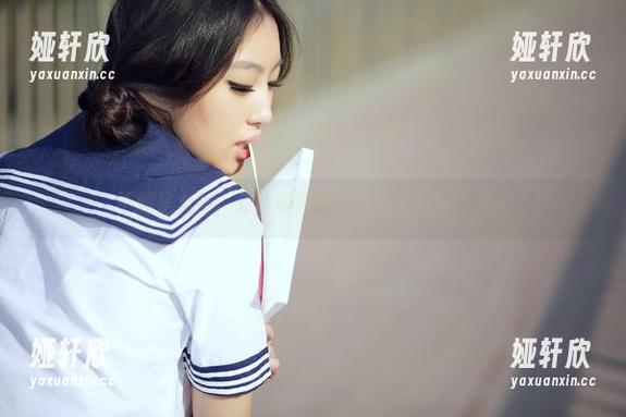 不愧是女神，爱丝的沙滩原图直接点燃了夏天