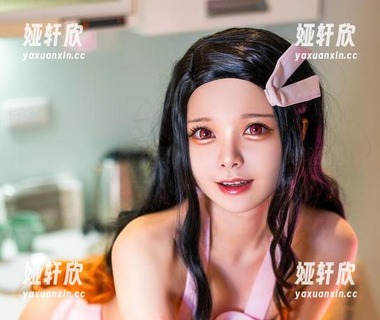 Hachi小芭的最新图集：圣诞节，围着树转圈圈！