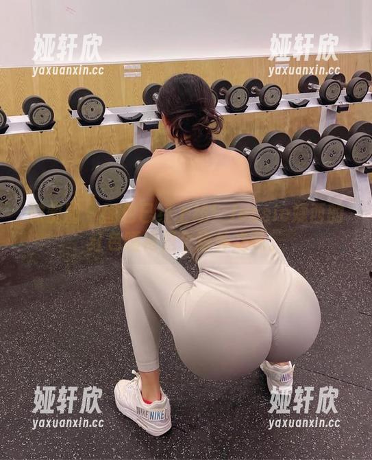 微密圈 - 图包已经上线！Jessie婕西的红色睡袍是个意外之味。