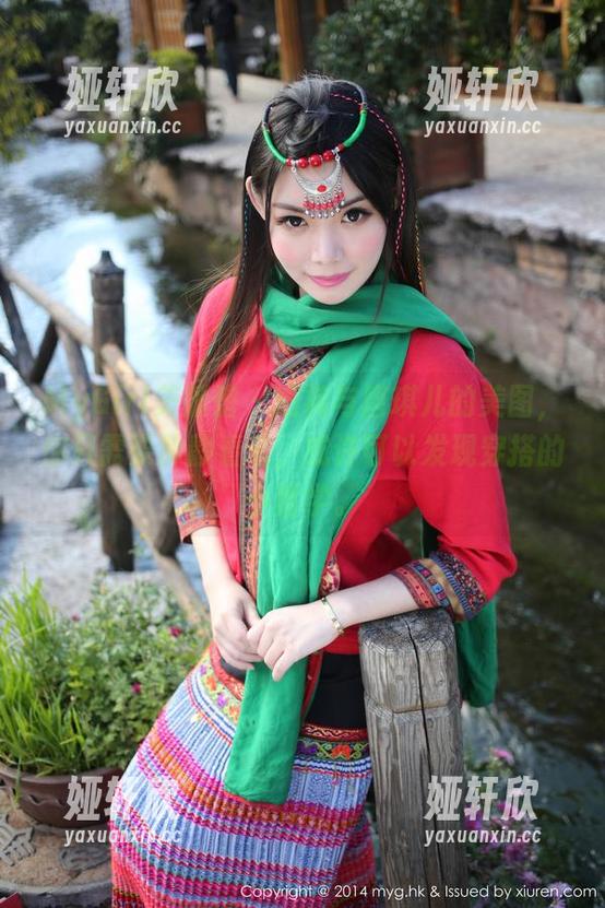 MyGirl美媛馆 - 短裤与唐琪儿的美图，你只需要静静看着，或许可以发现穿搭的小哲学。