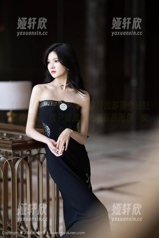 XIAOYU语画界 - 如果你问我苏曼兮和短裙的搭配，我只能推介她的私房图包，实力派不解释。