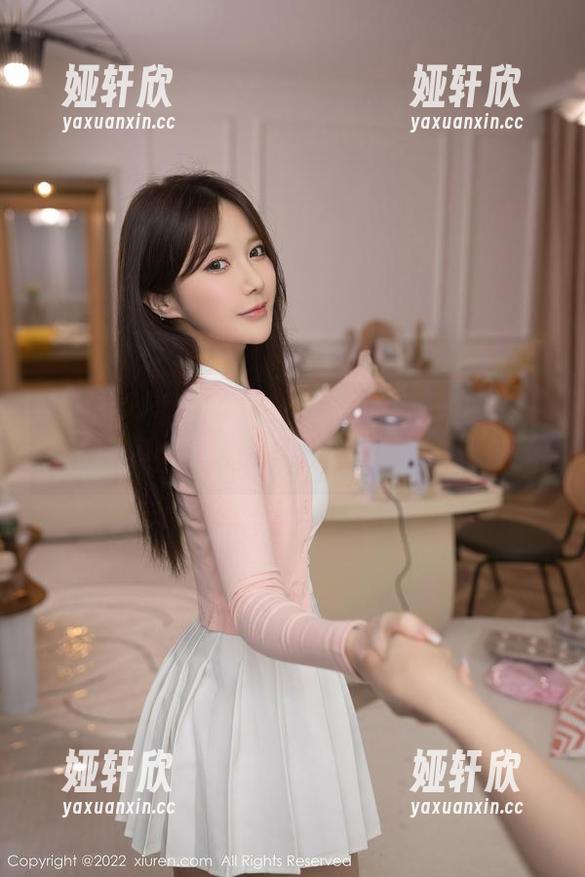 Xiuren秀人网 - Cris_卓娅祺的厨娘写真，煮饭也能变成表演秀！