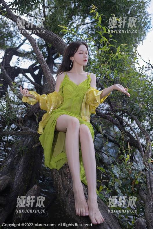 Xiuren秀人网 - 唐翩翩空姐作品在线：穿上这制服，一秒变女主角。