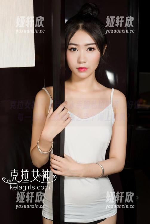 克拉女神 - 小芹的水手服私拍原图，好像每一张都在教我怎么当个海上精灵？