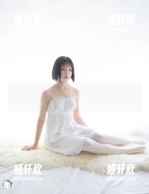 这才是兔玩映画的精选图库：格裙在楼梯，裸腿让人浮想联翩。