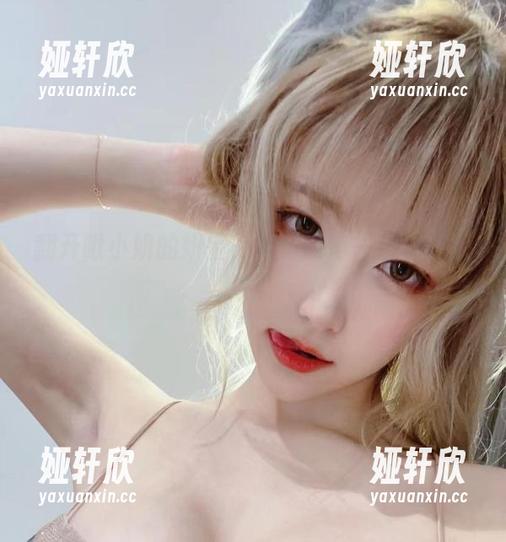 翻开啾小妍的妍宝，写真的每一帧都像在跳舞