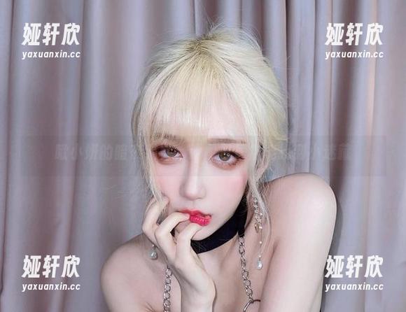 啾小妍的暗夜猫女，原图里居然能找到小迷藏