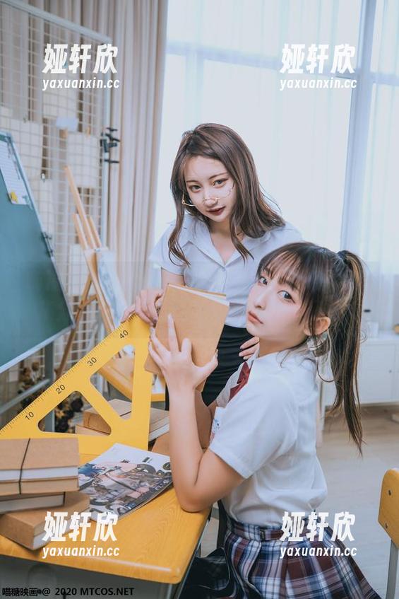 喵糖映画 - 蠢沫沫的丝袜百科全书：写真集分享，看她如何优雅地让人流口水！