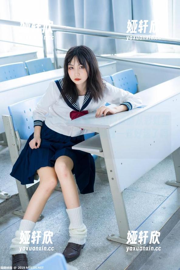 喵糖映画绿意JK图集：绿得像刚从彩虹里出来的小仙女，准备好赐我一些好运了吗？