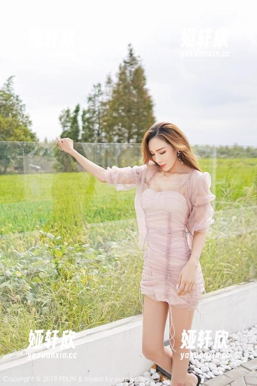 嗲囡囡 - 在李梓熙教室的全集写真里，似乎连书本都在偷懒