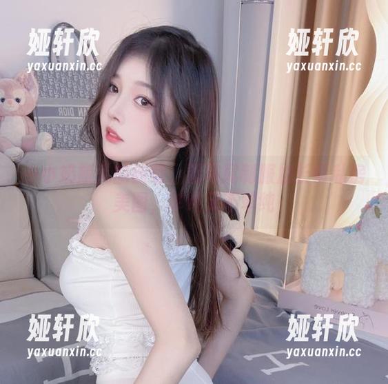 小小奶瓶儿的创意：双马尾制服加长版私房美图，单纯又不单纯
