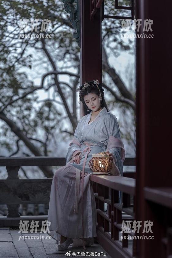 巴鲁巴鲁BaRu的最新作品集：让少女的细腻慢慢浮现～