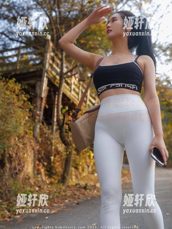 四面墙壁纸都不重要了，普美(bomi)的“LOOZY”写真分分钟让你想把墙都撕掉。