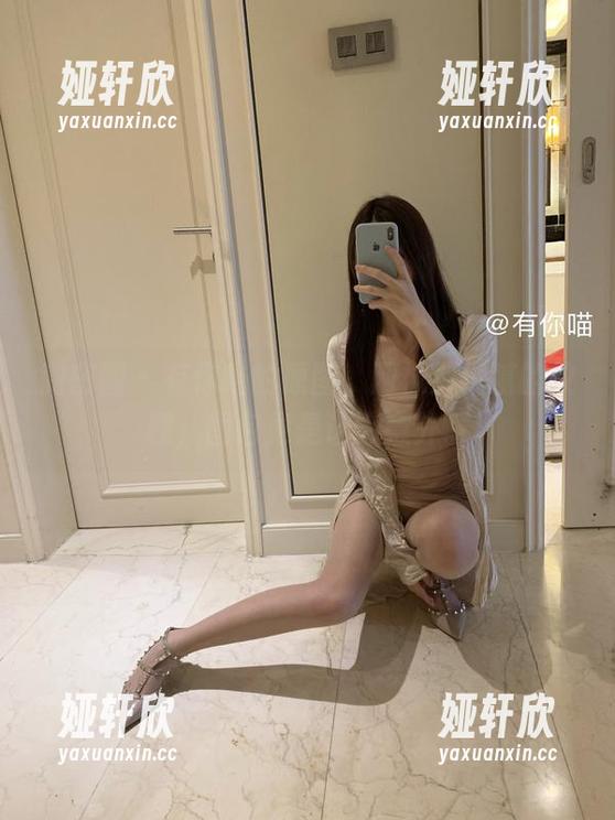 微密圈 - 有你喵的原图，网袜那细腻的纹理，图包更是让人意外。