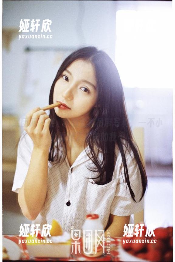 果团网 - 龚玥菲的全套吊带写真，一不小心看到了过去的我…