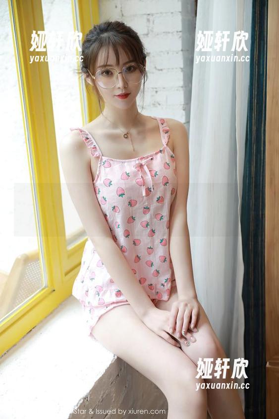 模范学院 - Lingyu的校服私拍合集，记忆里总有些不明所以的甜味。