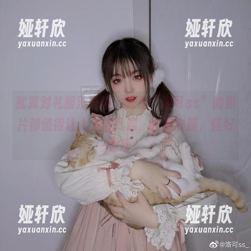就算对礼服没兴趣，光是“洛可ss”的照片都值得让人多看几遍，撇开衣服，怪好看呀。