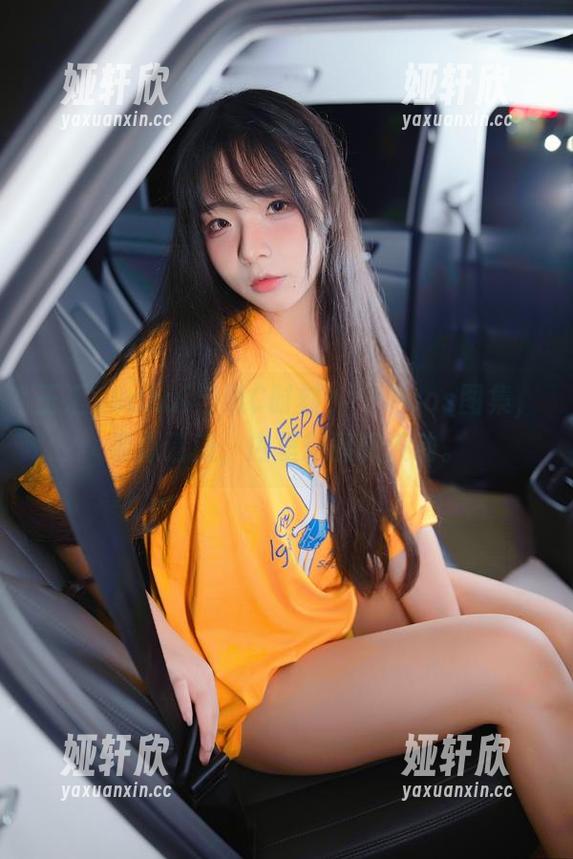 玉汇yuuhui与维C时刻，一个cos图集，看似清新，内里却暗藏波动。