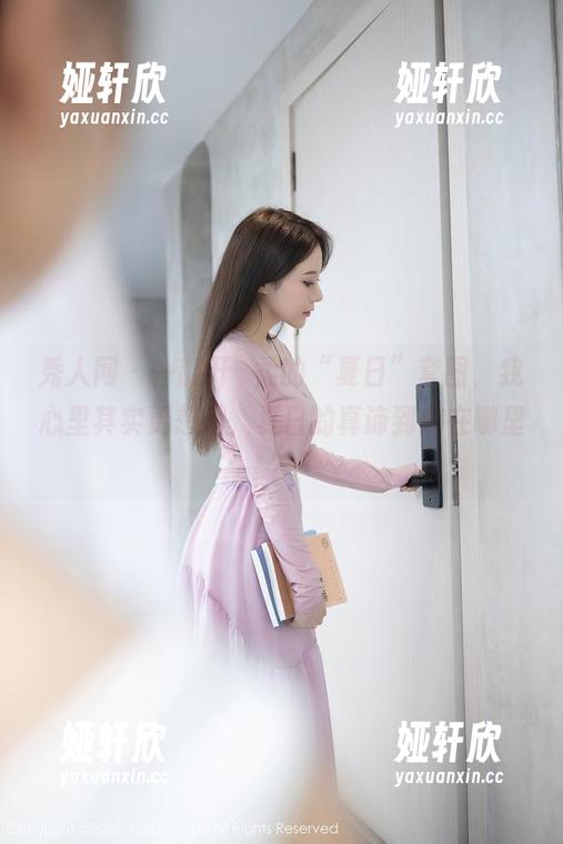 秀人网 - 一翻开媃柔的“夏日”套图，我心里其实更想问，夏日的真谛到底在哪里？