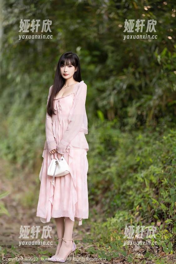 秀人网 - 杨紫嫣Cynthia的新一轮空姐美图更新，不说话我直接点个关注！