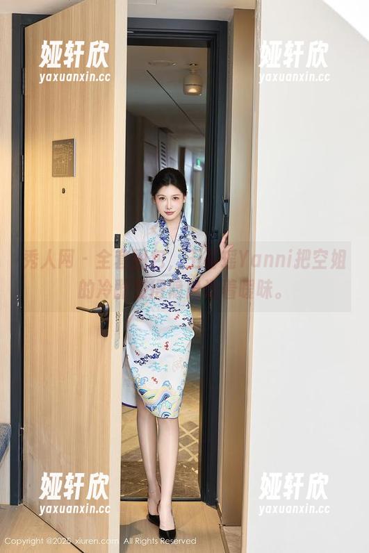 秀人网 - 全套图包，王馨瑶Yanni把空姐的冷酷变得隐隐透着暧昧。