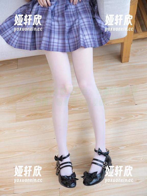 紧急企划 - 真实的厚白丝：小恩的写真与原图，明明是个反差萌。