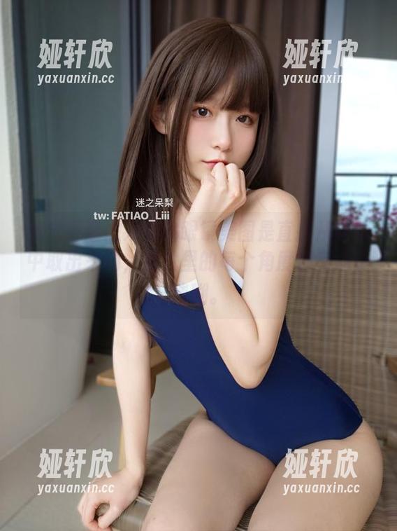 我觉得迷之呆梨的眼镜美图是直接从梦想中取出来的，照片里的每个角度都有点小迷糊。