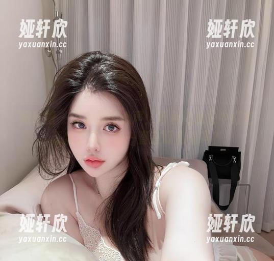 微密圈 - 说出你的心声！阿色的私拍中红色蕾丝丁裤，你一直在盯着看吗？