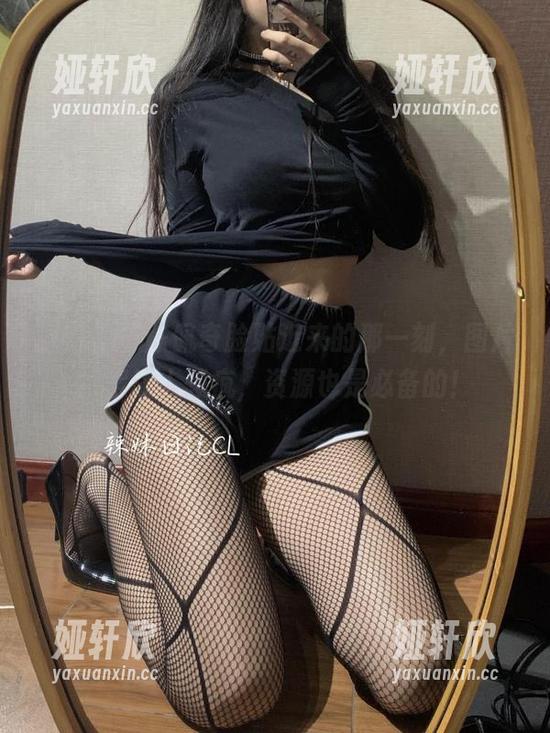 微密圈 - 陈佩奇脸贴近来的那一刻，图片好得让人想疯，资源也是必备的！