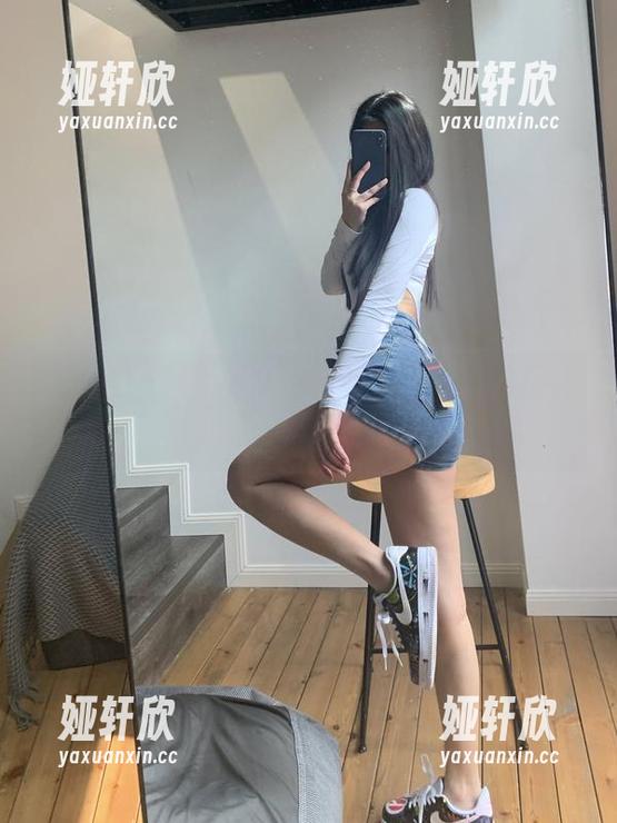 微密圈 - 水手服與陈佩奇，写真里总是让人小心翼翼的秀？