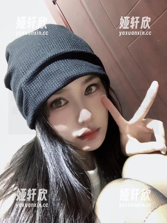 微密圈 - 分享陈佩奇的制服写真集，明明都是身边的搭配，偏偏就她穿得好似不一样！
