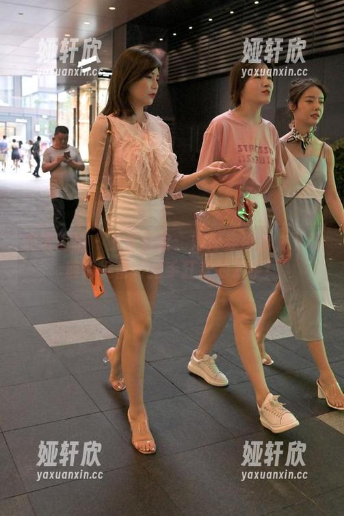 魔镜街拍 - 工作日常：婷婷穿黑丝，下载前请准备好拍手狂欢的双手！