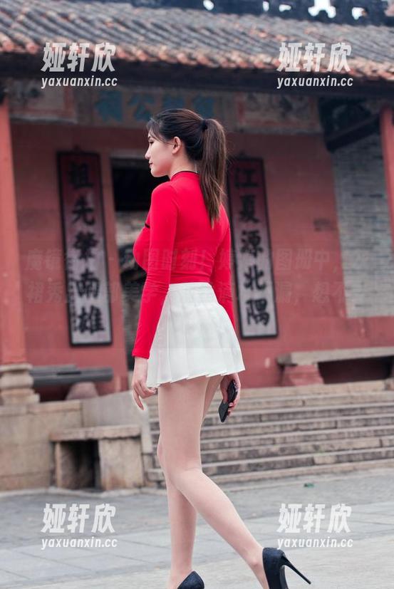 魔镜街拍 - 动图时刻！婷婷的图册中，灰裙秀出腿部美学，薄丝滴水不漏，想不支持也难！